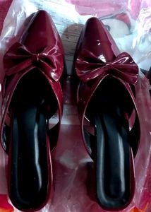 Stylish Burgundy Patent Bow Flats