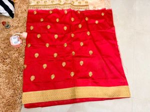 Elegant Red &amp; Cream Saree with Gold Embellishments