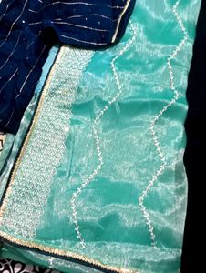 see blue saree with contrast blouse