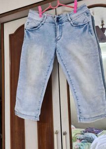 Light Wash Denim Capri Jeans