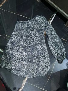 One shoulder top