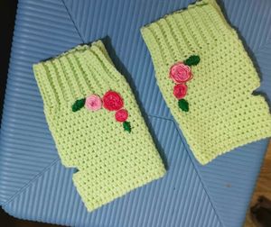 Crocheted hand warmer