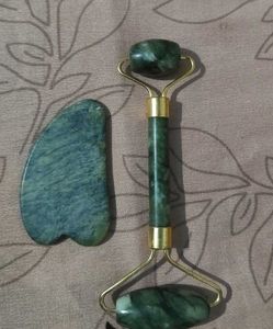 Jade Roller &amp; Gua Sha Set