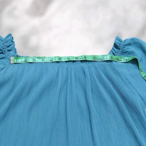 Chic Teal Top with Puffed Sleeves