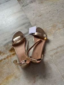 New shoetopia Elegant Gold Flat Sandals
