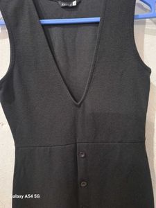 KETCH Black Sleeveless Deep V-Neck Button Detail M