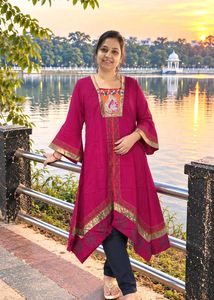 Ranipink Kurta with Intricate Neckline💕