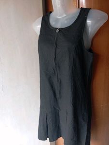Sleeveless Black Pleated Dress