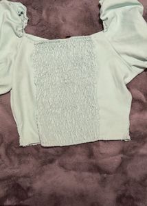 Cute puff sleeve cropped top