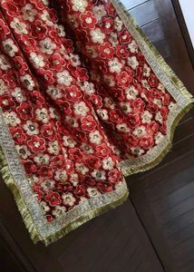 Mata Rani Embroidered Golden Lace Chunri