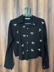 Black shirt style crop top