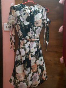 ❗️❗️PRICE DROPPED❗️❗️SERA FLORAL PRINTED DRESS☘️