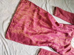 Elegant Pink &amp; Gold Kurta