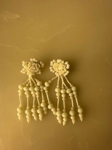 Cream rose dangling earrings🫶🏻
