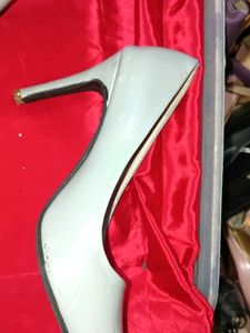 Stylish Grey Pointed Toe heels