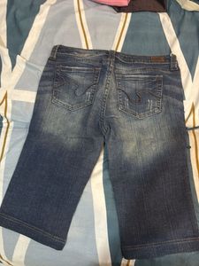 Stylish Blue Denim Capris
