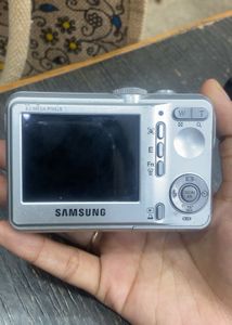 Samsung Digimax D860 digital camera