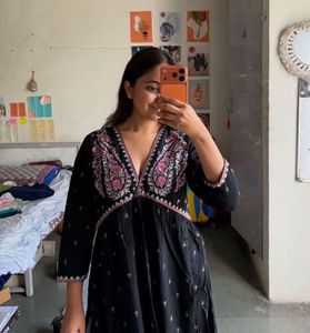 Black printed low neck kurta