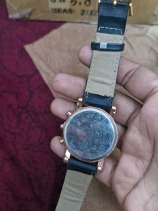 Stylish Analog Watch with Leather Strap need servi