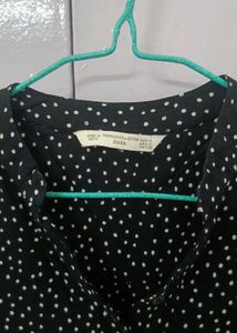 White and black polka dot top🩷