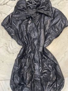 Sleek Black Sleeveless Puffer Vest