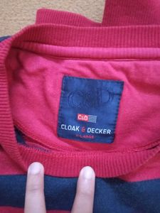 Selling Cloak And Decker Sweatshirt In ₹150