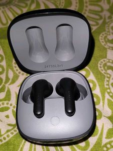 Boult earbuds Like New With Warrenty