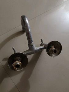 Mixer Tap with Shower Hose nd washbasin tab