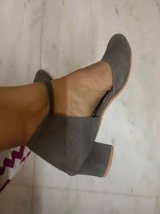 Chic Grey Pointed-Toe Flats with Ankle Strap