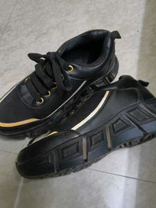 Black Sports Shoes