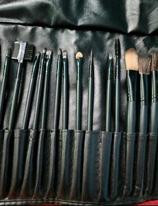 Professional Makeup Brush Set with Case