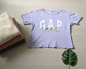 GAP Graphic Tee - Cute & Casual