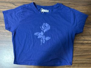 Blue Rose Print Cropped T-Shirt