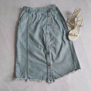 Light Wash Denim Button-Front Midi Skirt ⚘️✨️