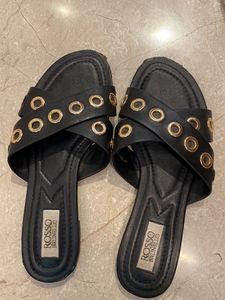 Black Sandels