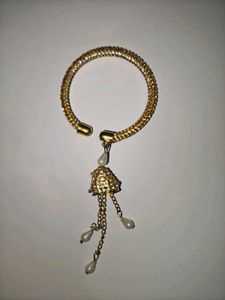 Elegant Gold & Pearl Bangle