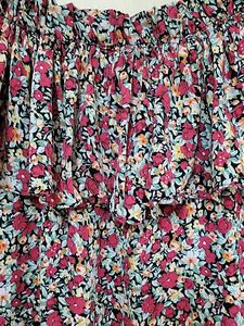 beautiful trendy top in excellent condition