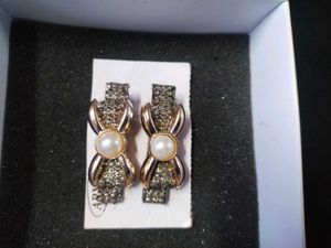 Elegant Pearl & Crystal Stud clips
