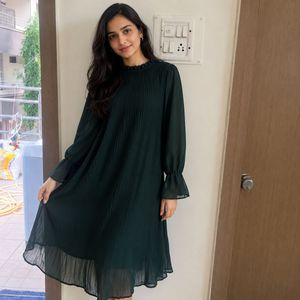 Elegant Dark Green Pleated Dress
