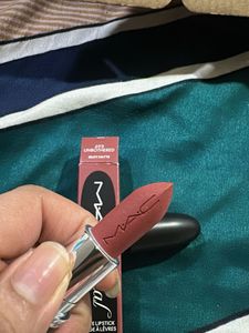 MAC Matte Lipstick - Unbothered
