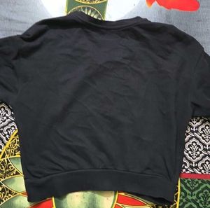 Black V-Neck Cropped Sweatshirt