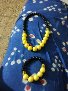 Yellow &amp; Black Beaded Necklace Set
