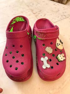 Pink Crocs with free gibitz