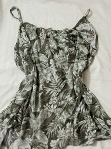 Chic H&amp;M Tropical Print top