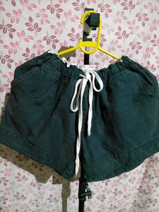 Women Black Half pant