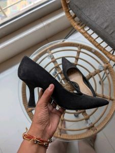 H&amp;M Black Suede Pointed Toe Heels