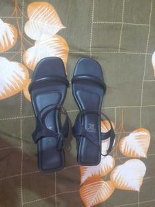 ZUDIO BLACK HEELS 👠