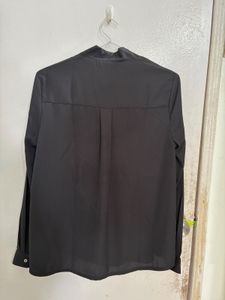 Chic Black Long-Sleeve V-Neck Top