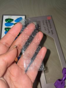 Presson Nails With Glue Strip