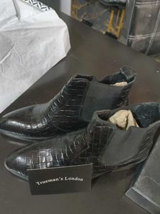 Men's Black Crocodile Chelsea Boots.PU Leather